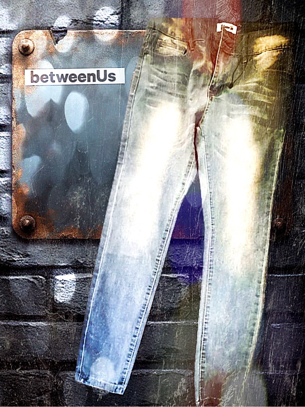 Between US woman’s Distressed Straight leg Jeans